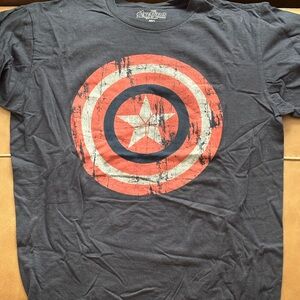 Avenger Men's Black and Red Star Shield Tee